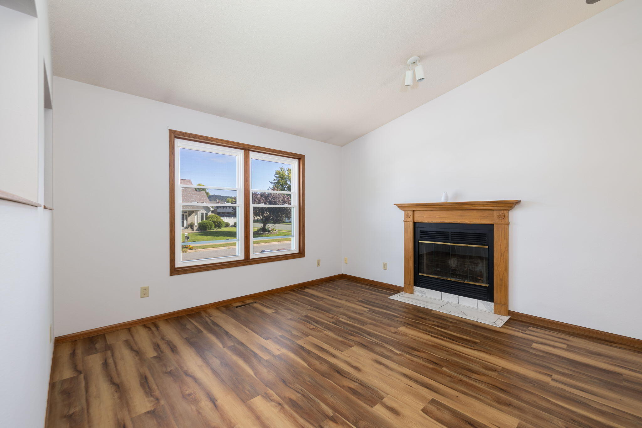 956 Westview Circle Dr