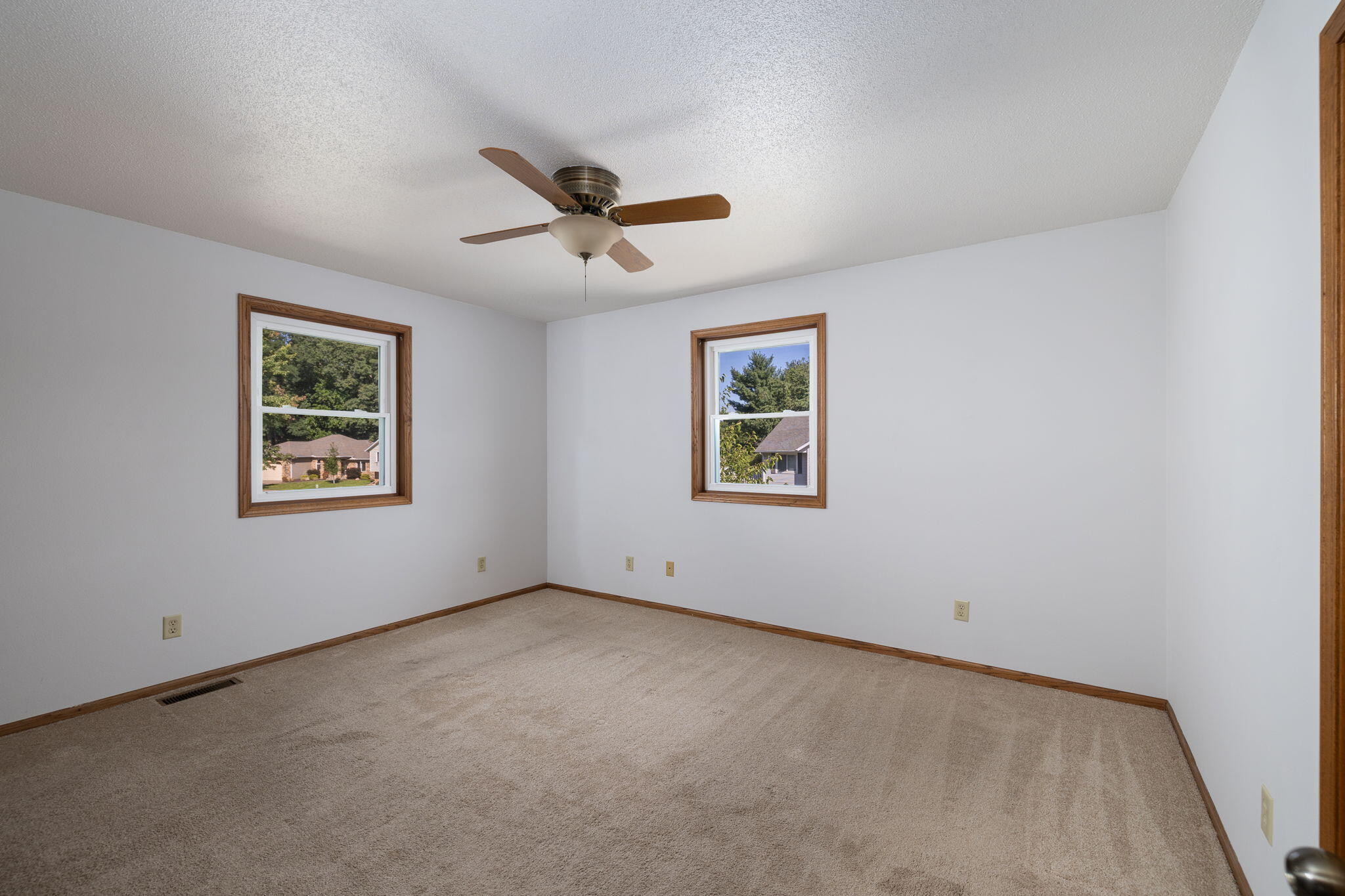 956 Westview Circle Dr