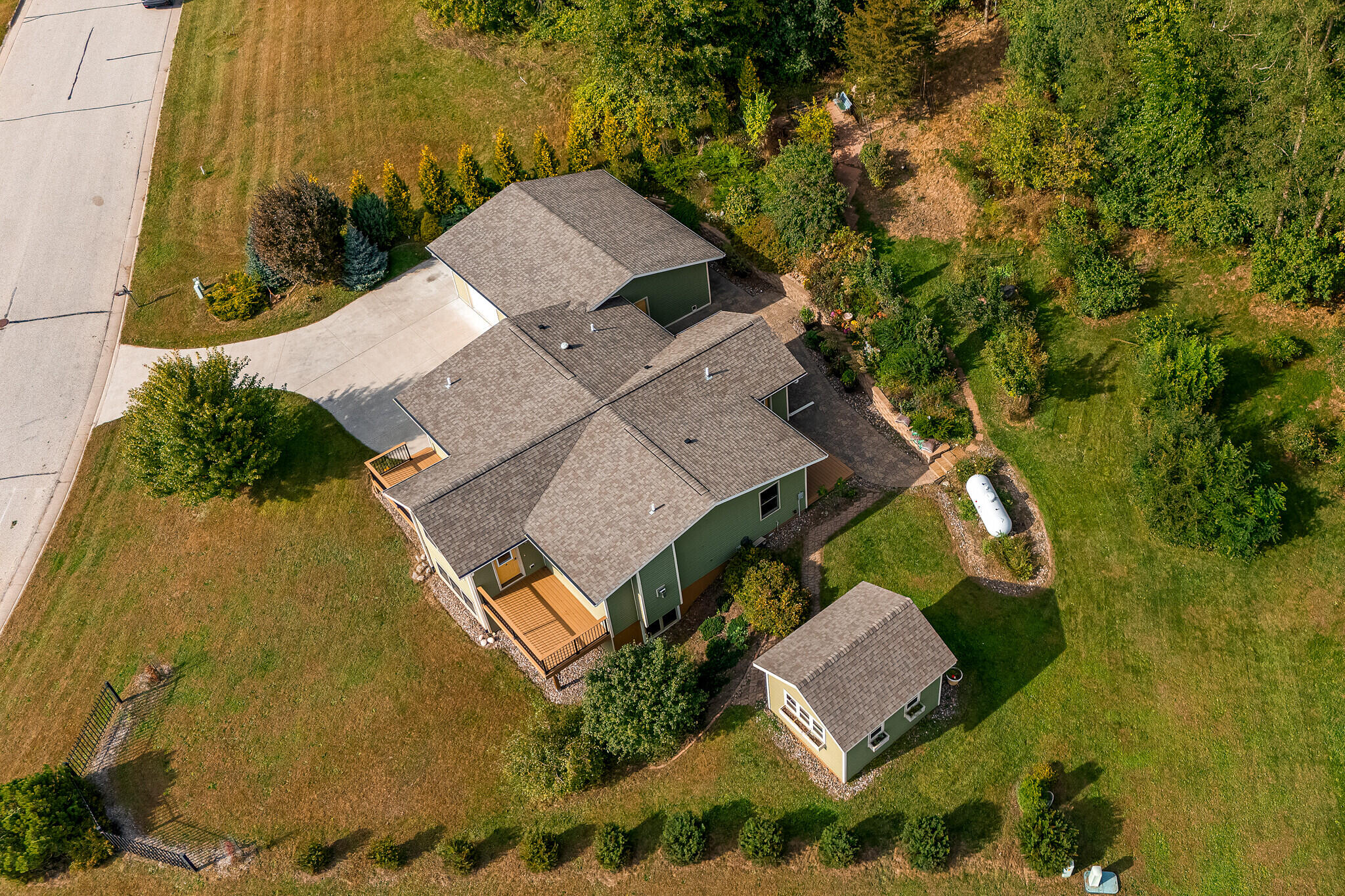 400 White Tail Dr