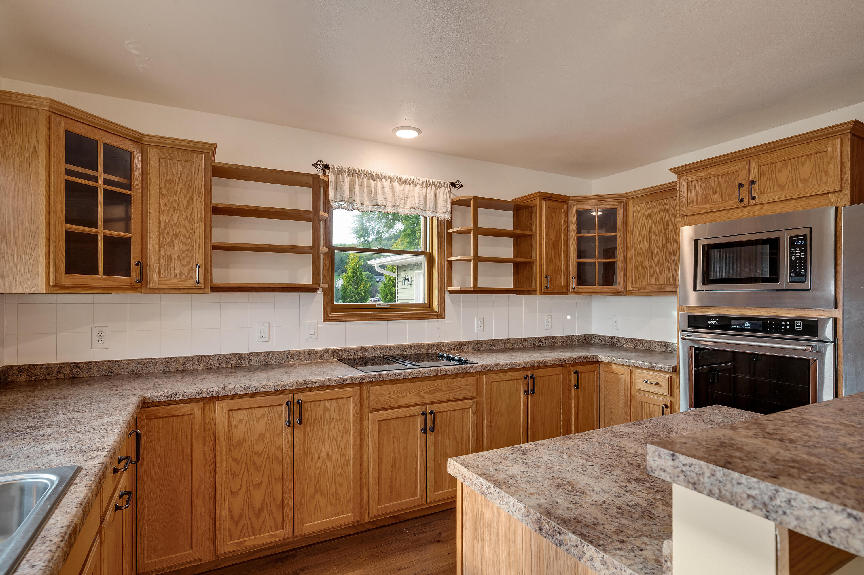 400 White Tail Dr