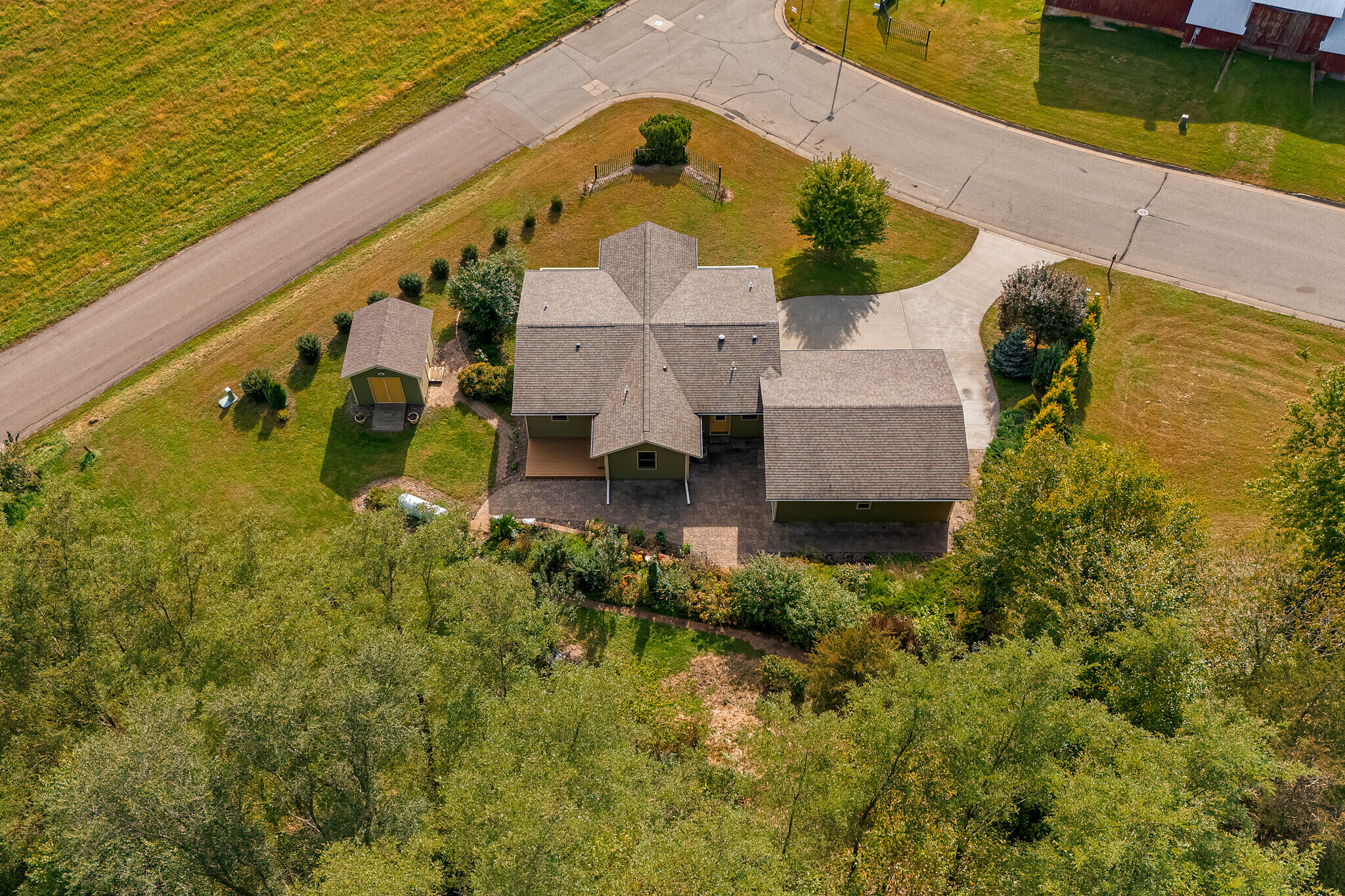 400 White Tail Dr