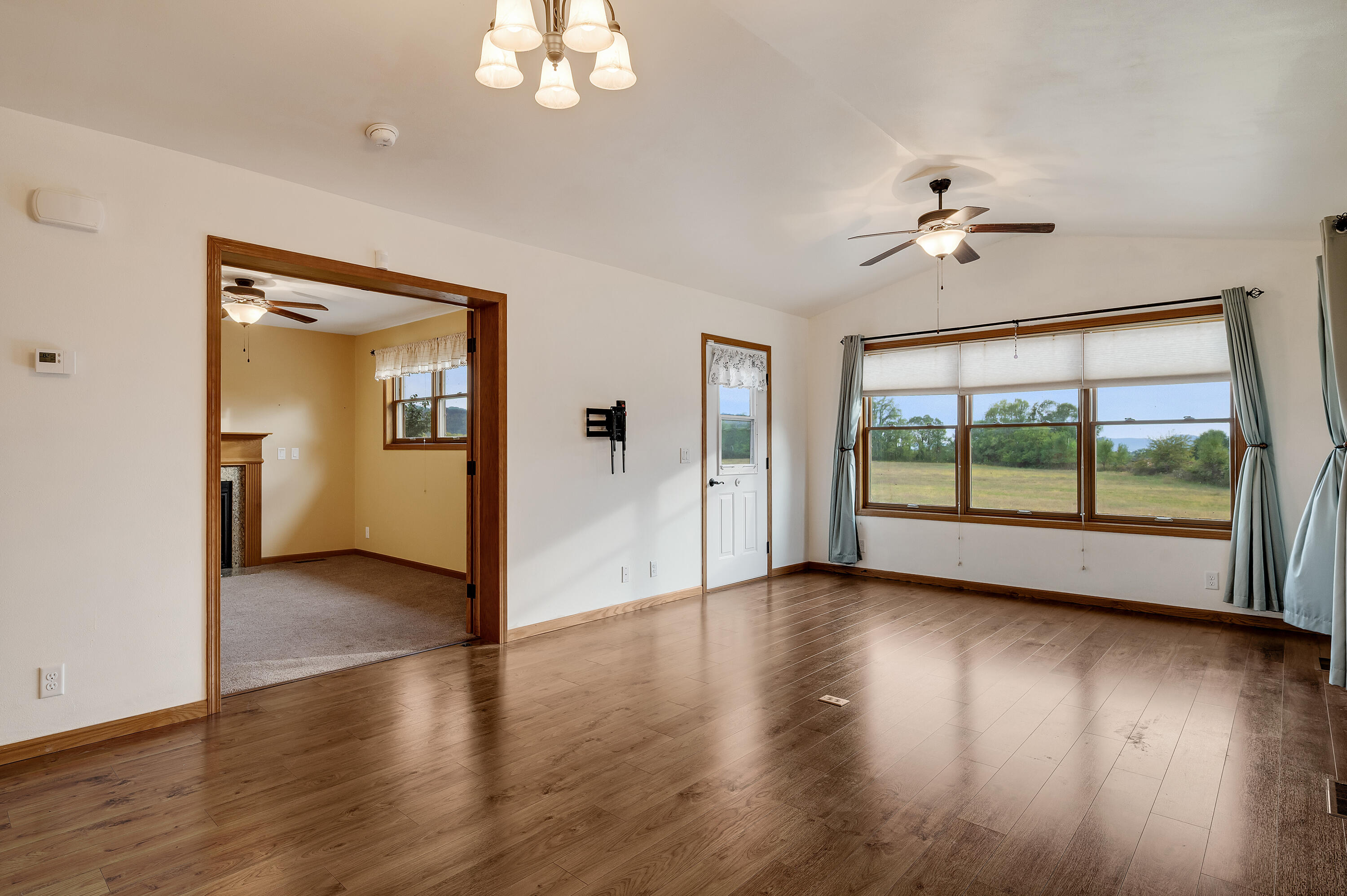 400 White Tail Dr