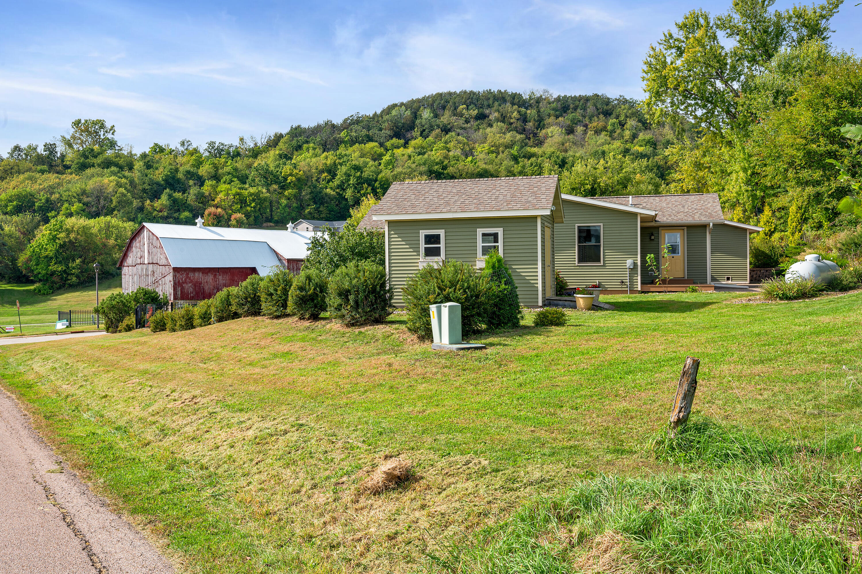 400 White Tail Dr