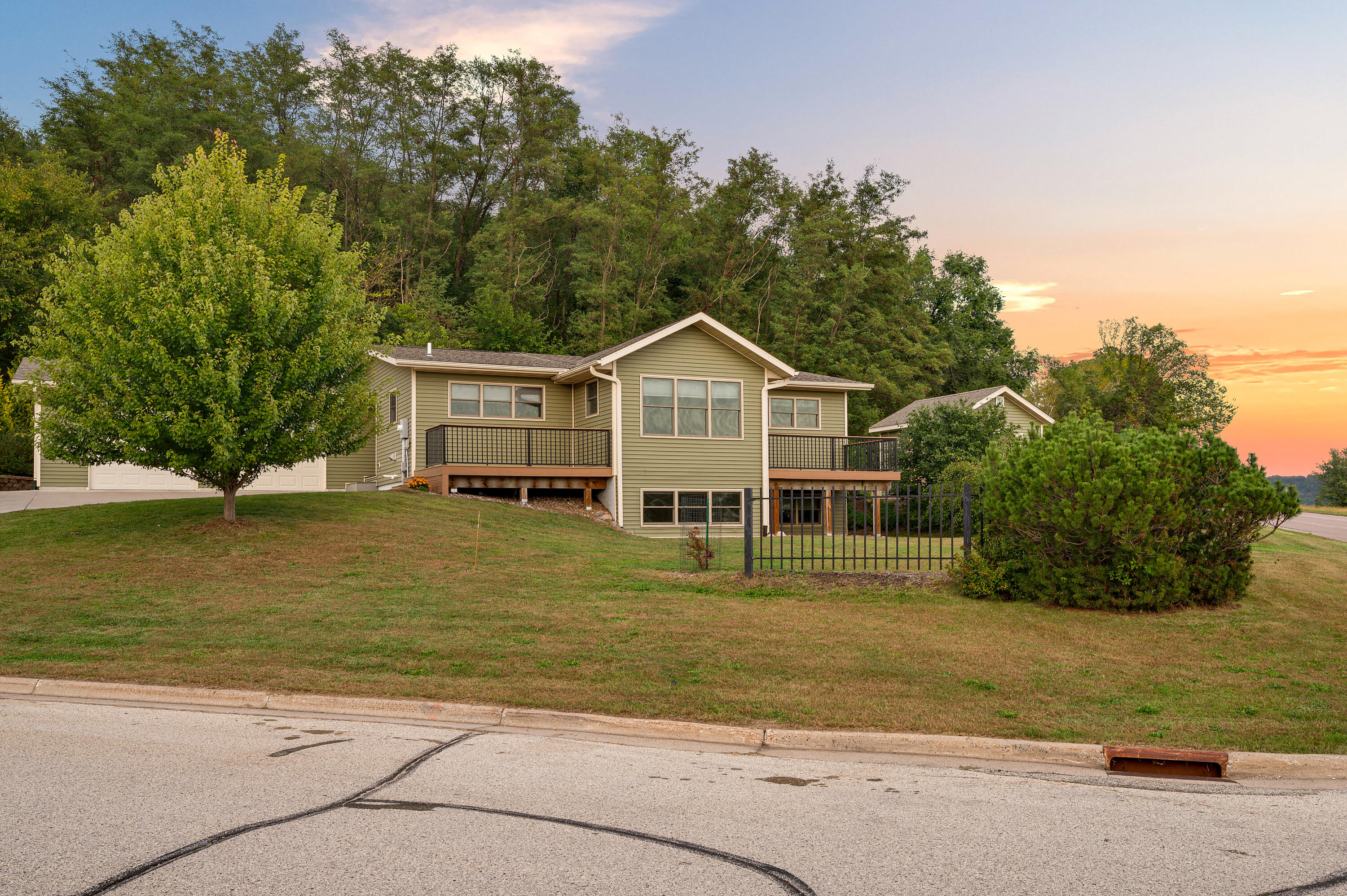 400 White Tail Dr
