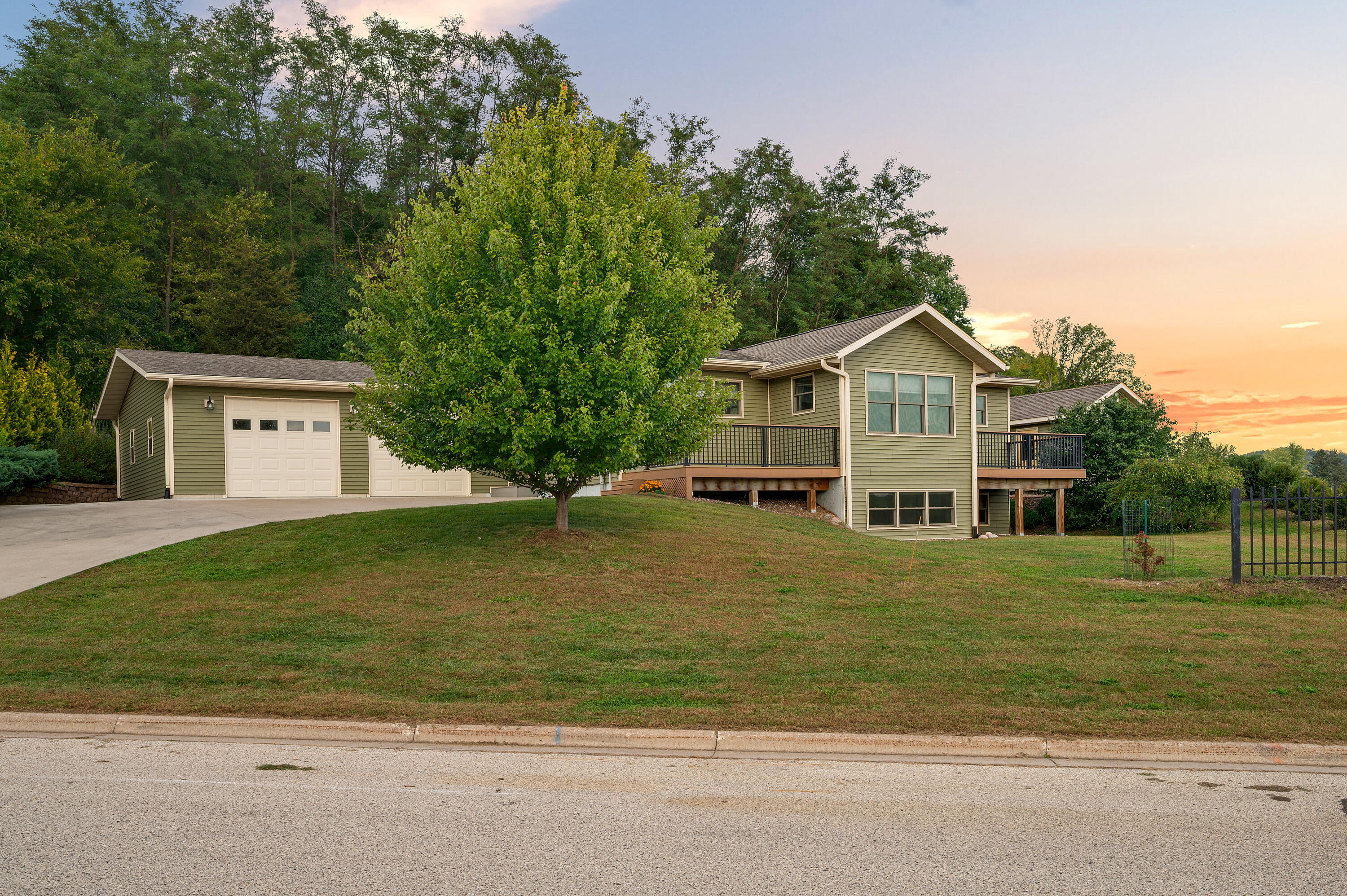 400 White Tail Dr