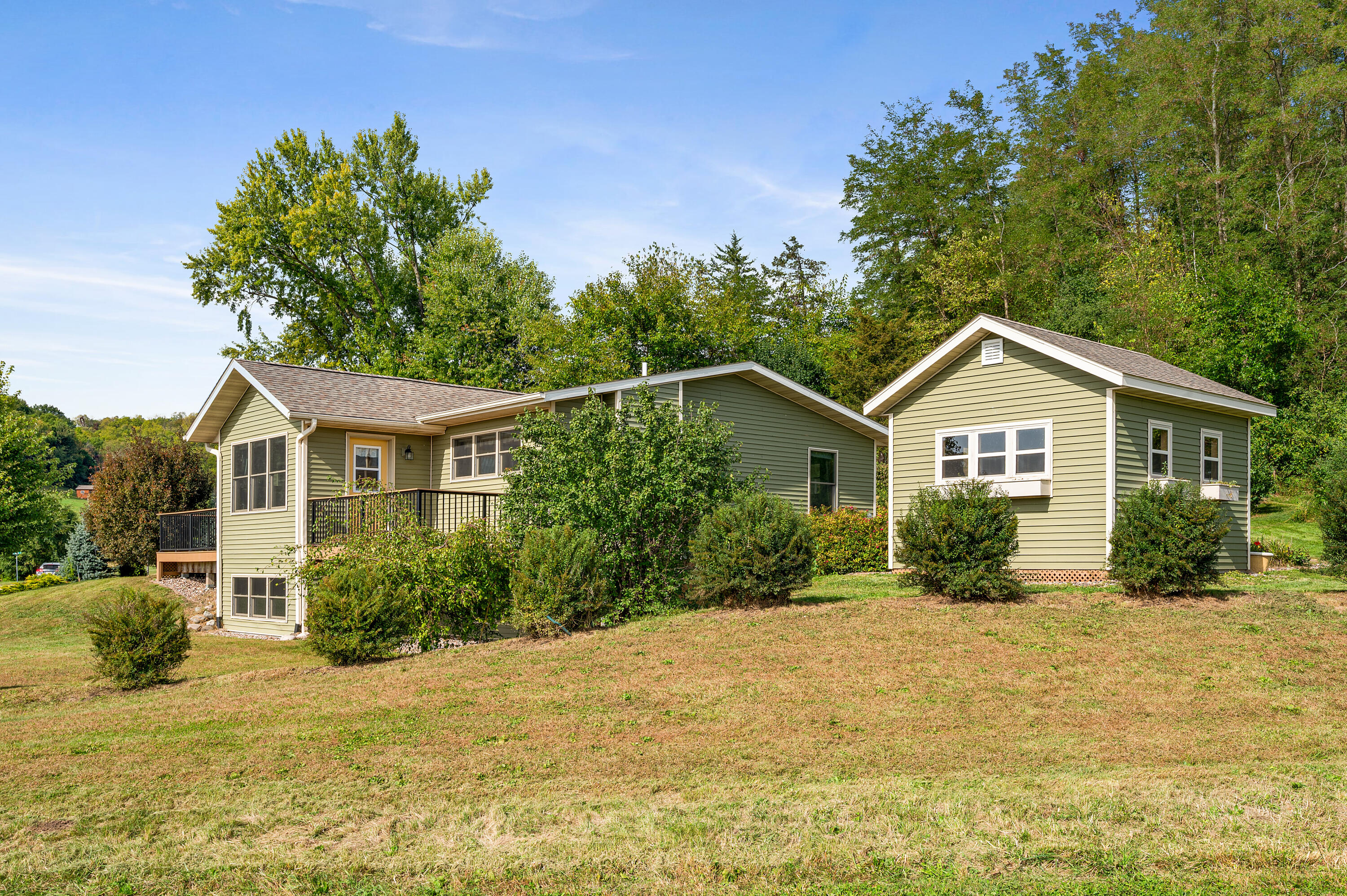 400 White Tail Dr