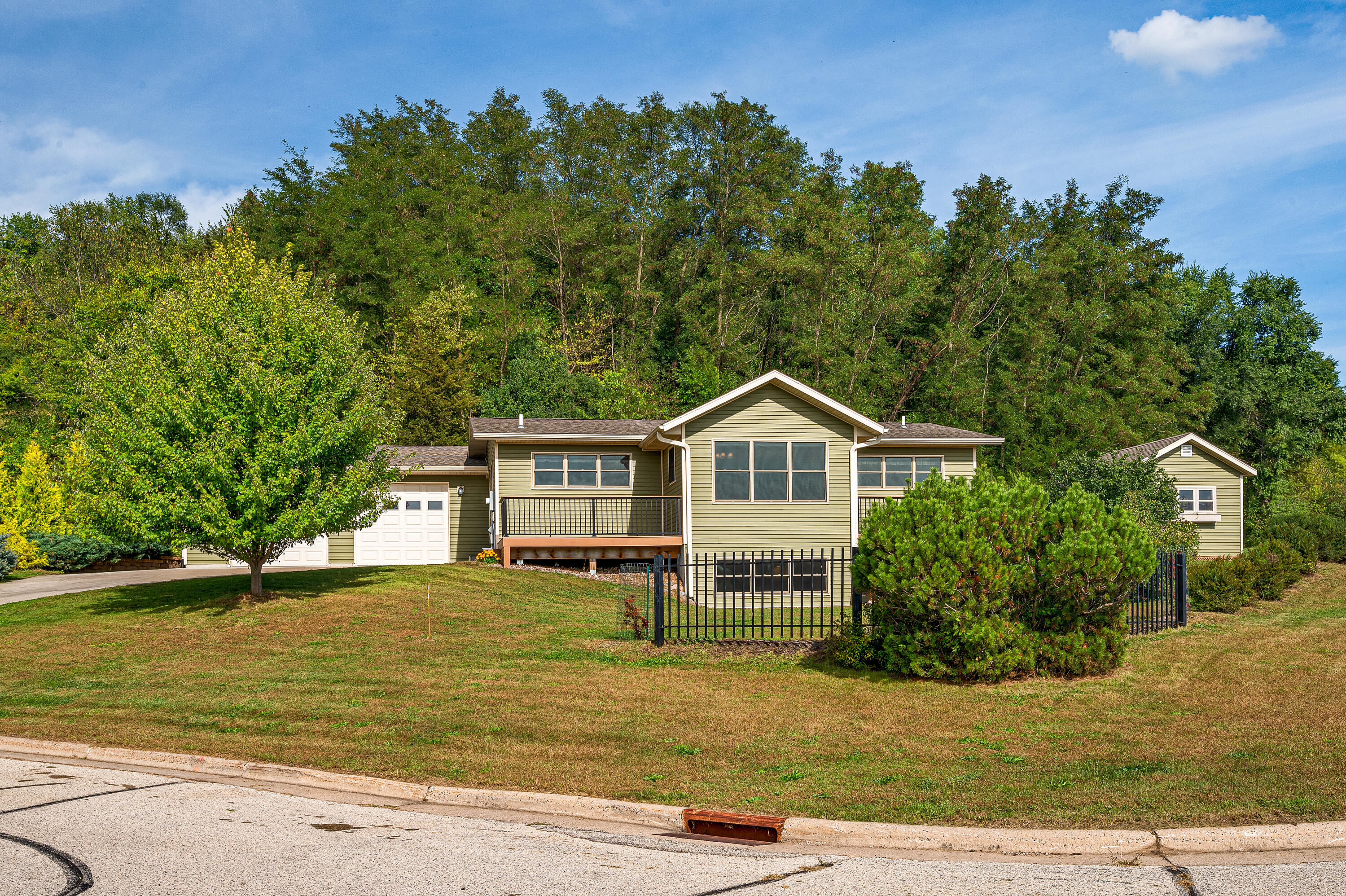 400 White Tail Dr