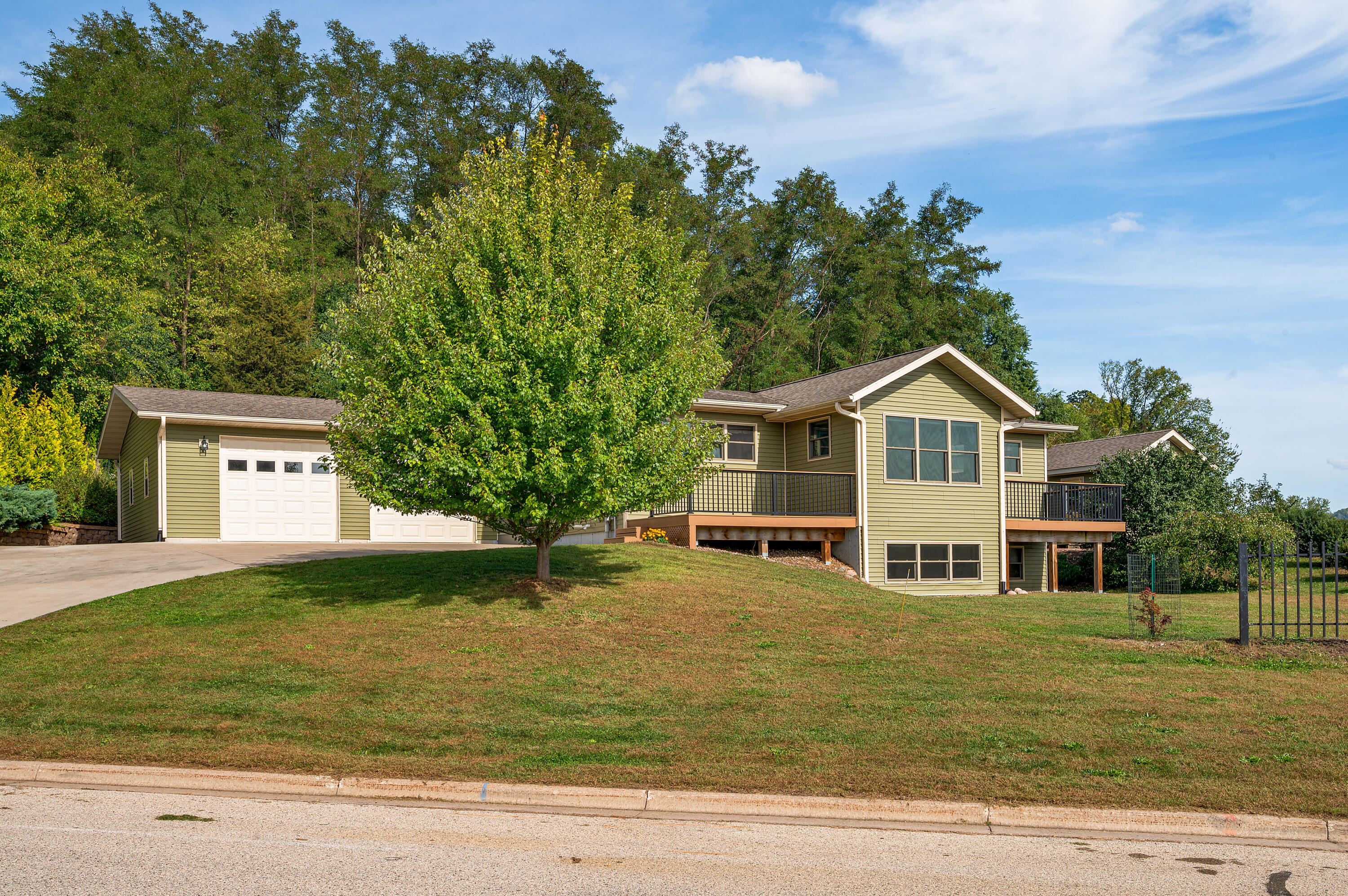 400 White Tail Dr