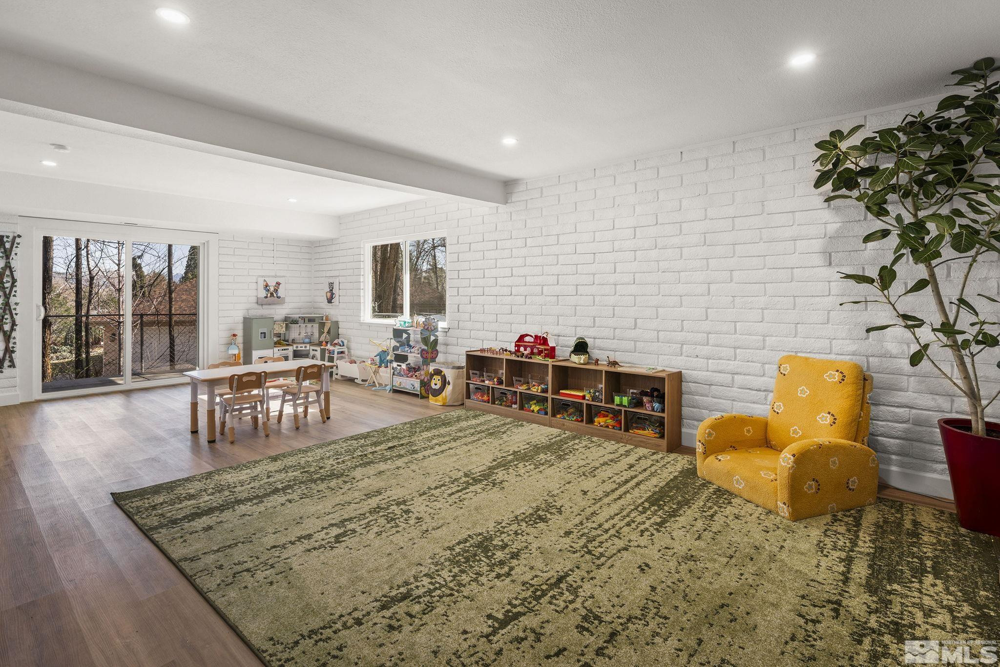 2800 Monterey Drive