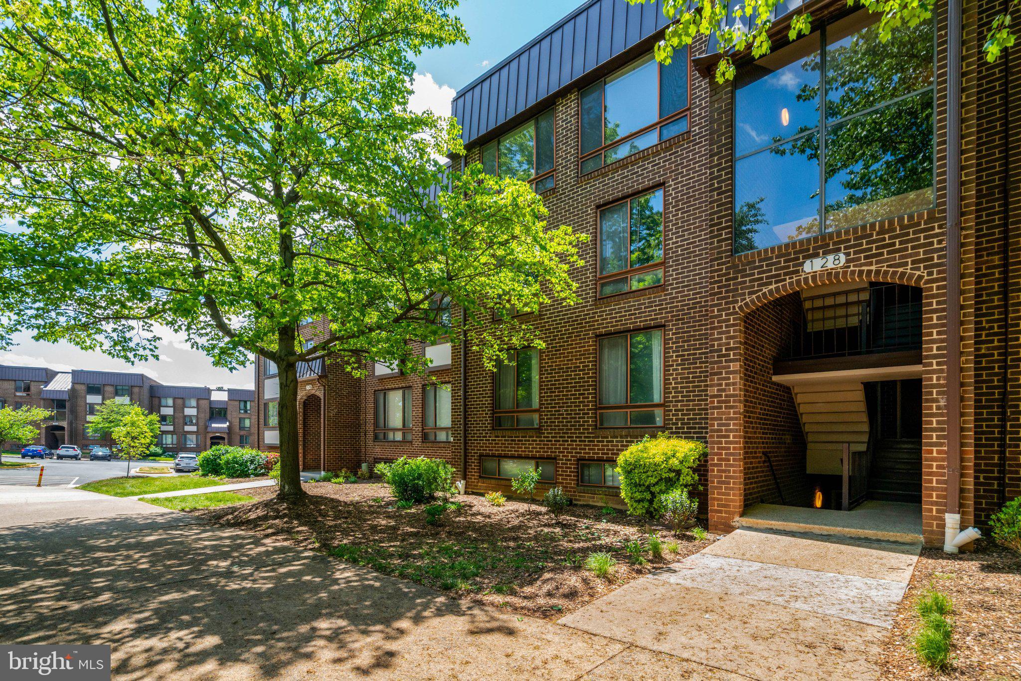 128 ROBERTS LANE 400