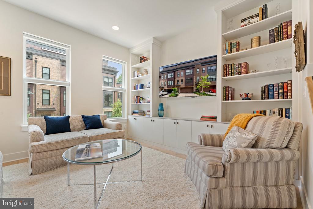 3546 SUTTON HEIGHTS CIRCLE