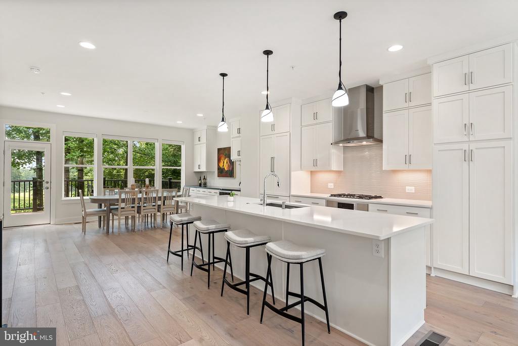 3546 SUTTON HEIGHTS CIRCLE