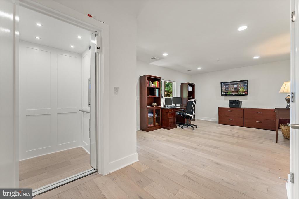 3546 SUTTON HEIGHTS CIRCLE
