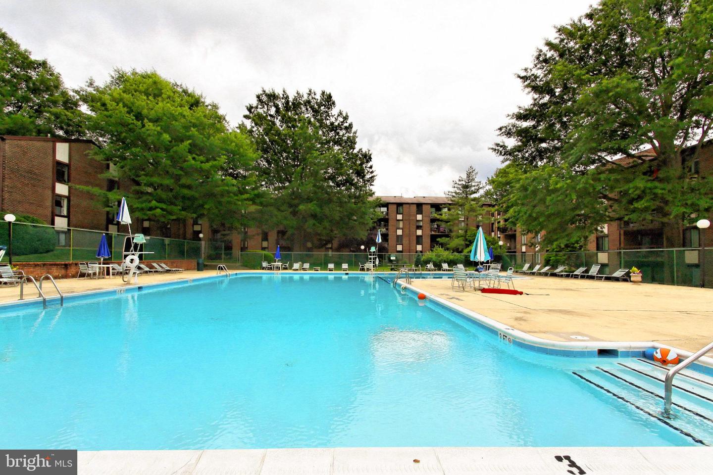 9804 Kingsbridge Dr #201