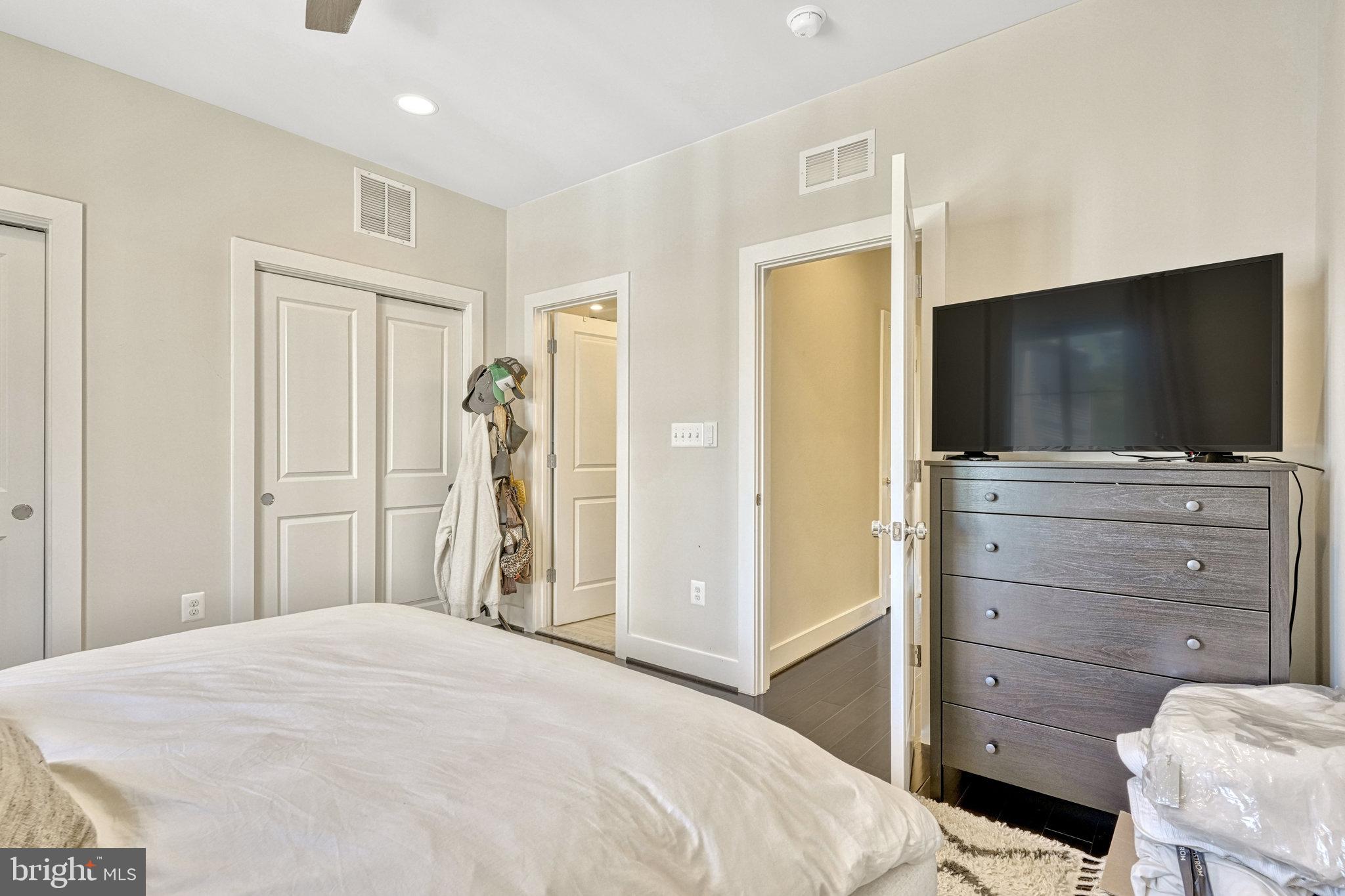 4971 LAKESIDE CROSSING