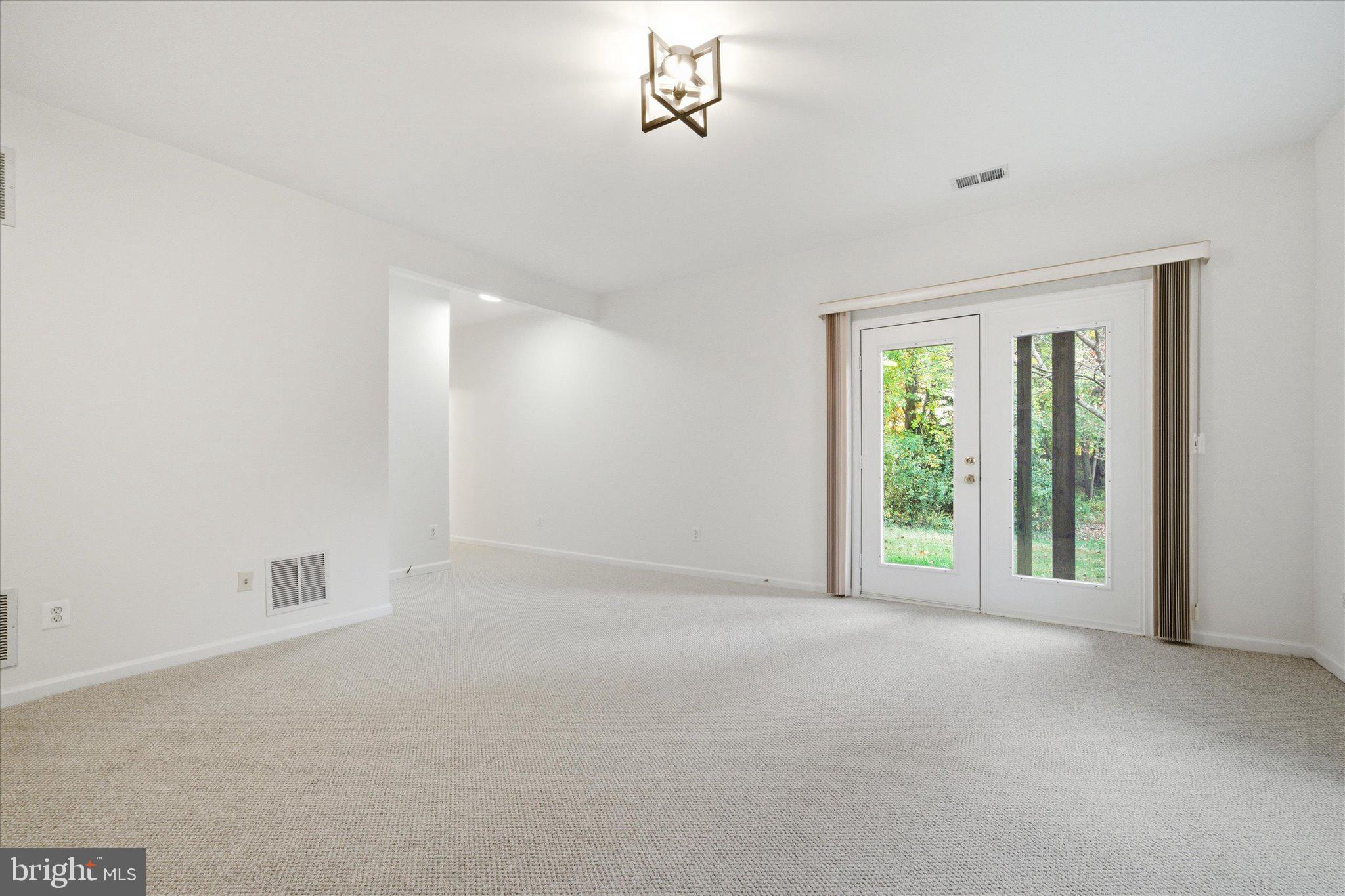 3116 WHITE DAISY PLACE