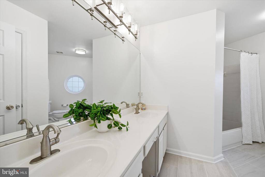 3116 WHITE DAISY PLACE