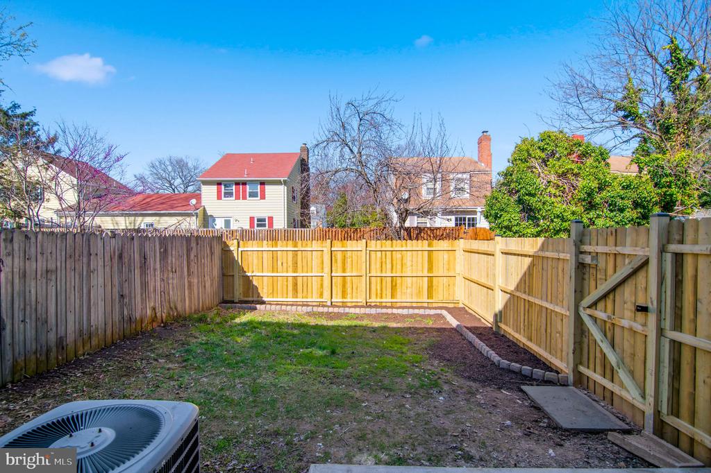 412 MAGNOLIA COURT