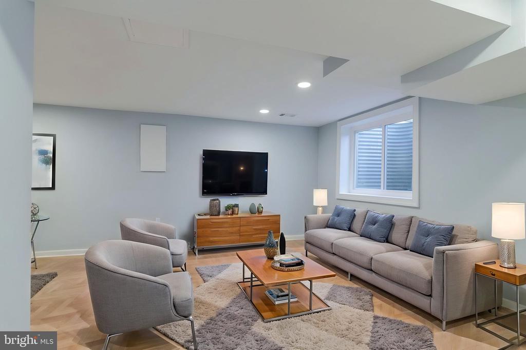 412 MAGNOLIA COURT