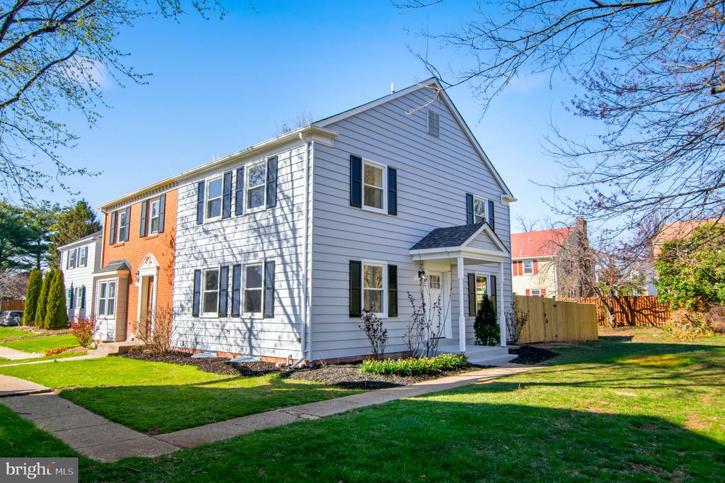 412 MAGNOLIA COURT