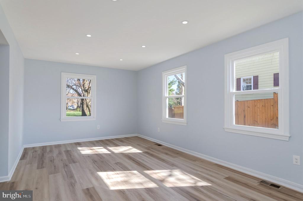 412 MAGNOLIA COURT