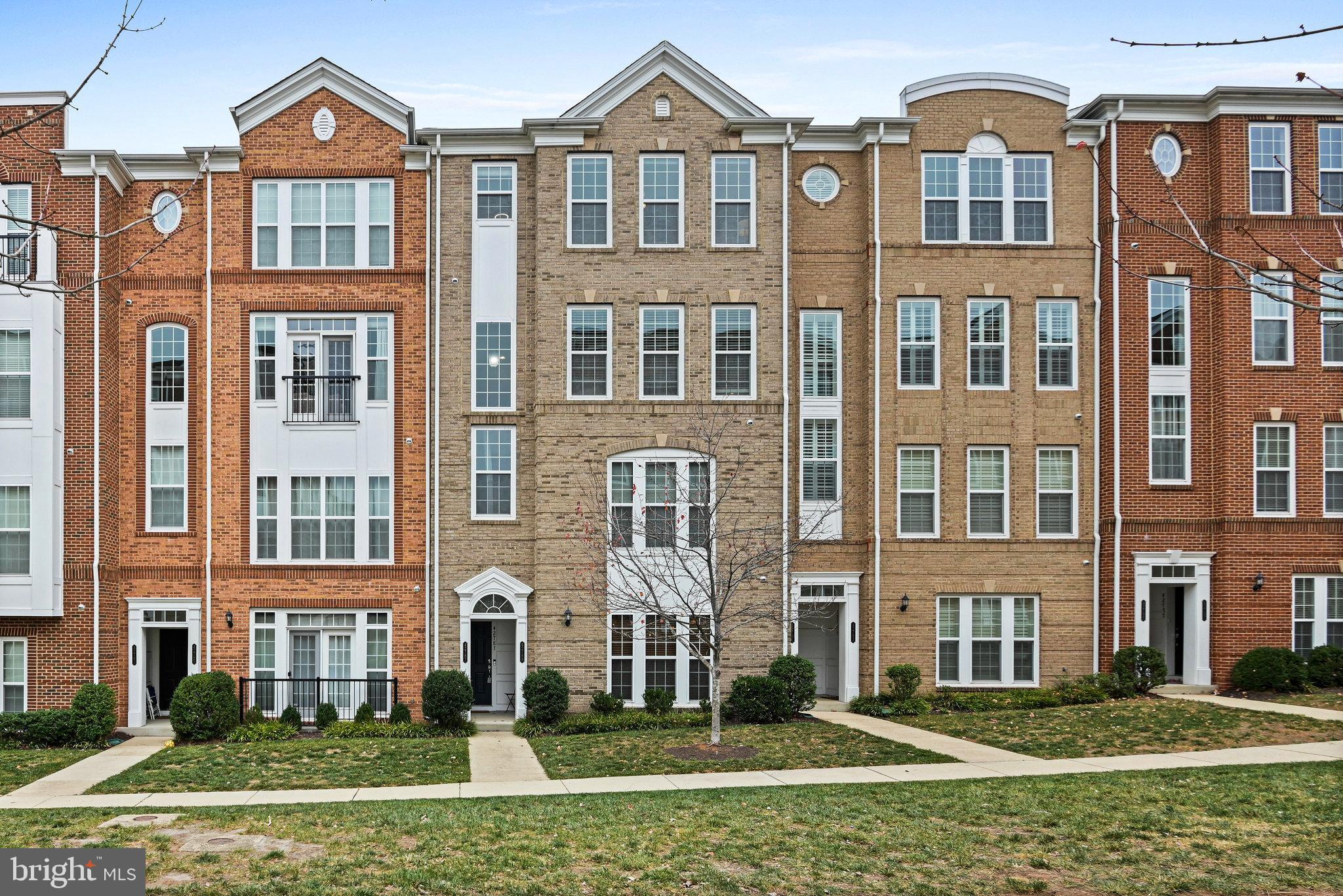 42787 BURRELL SQUARE