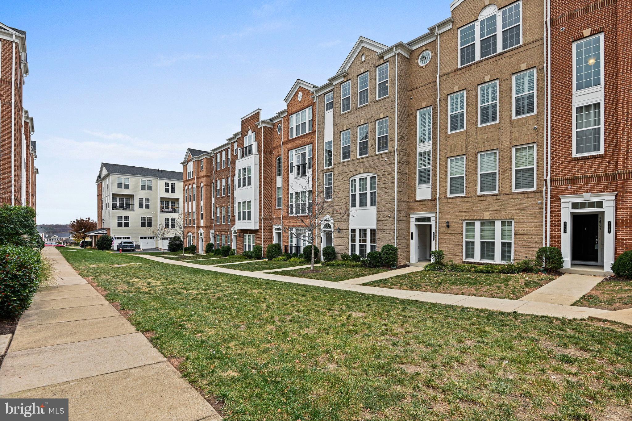 42787 BURRELL SQUARE