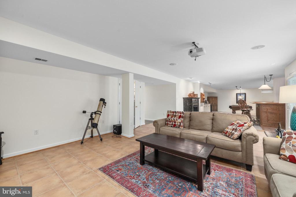802 CASLA COURT SE