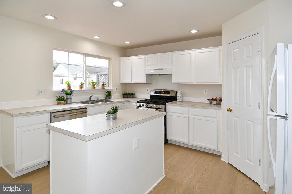 9415 LANAE LANE