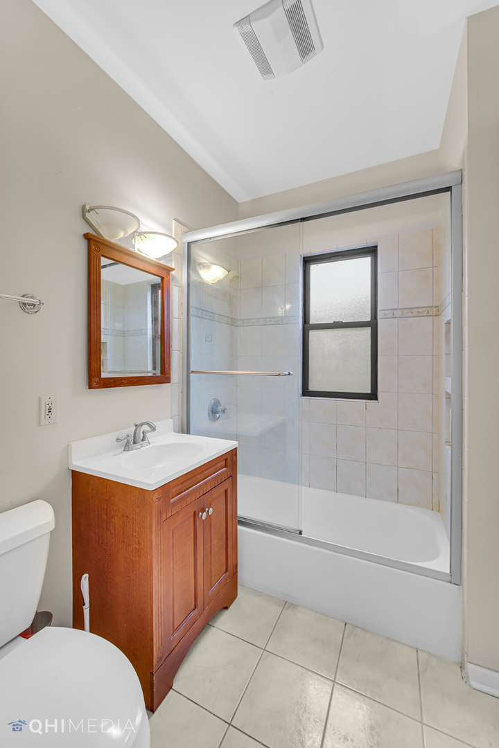 2714 W Peterson Avenue