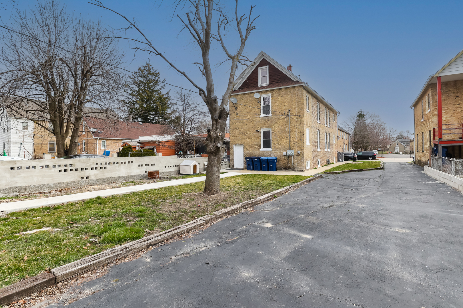 1240 Victoria Avenue