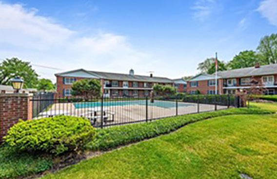 2820 Dundee Road Unit: 2B