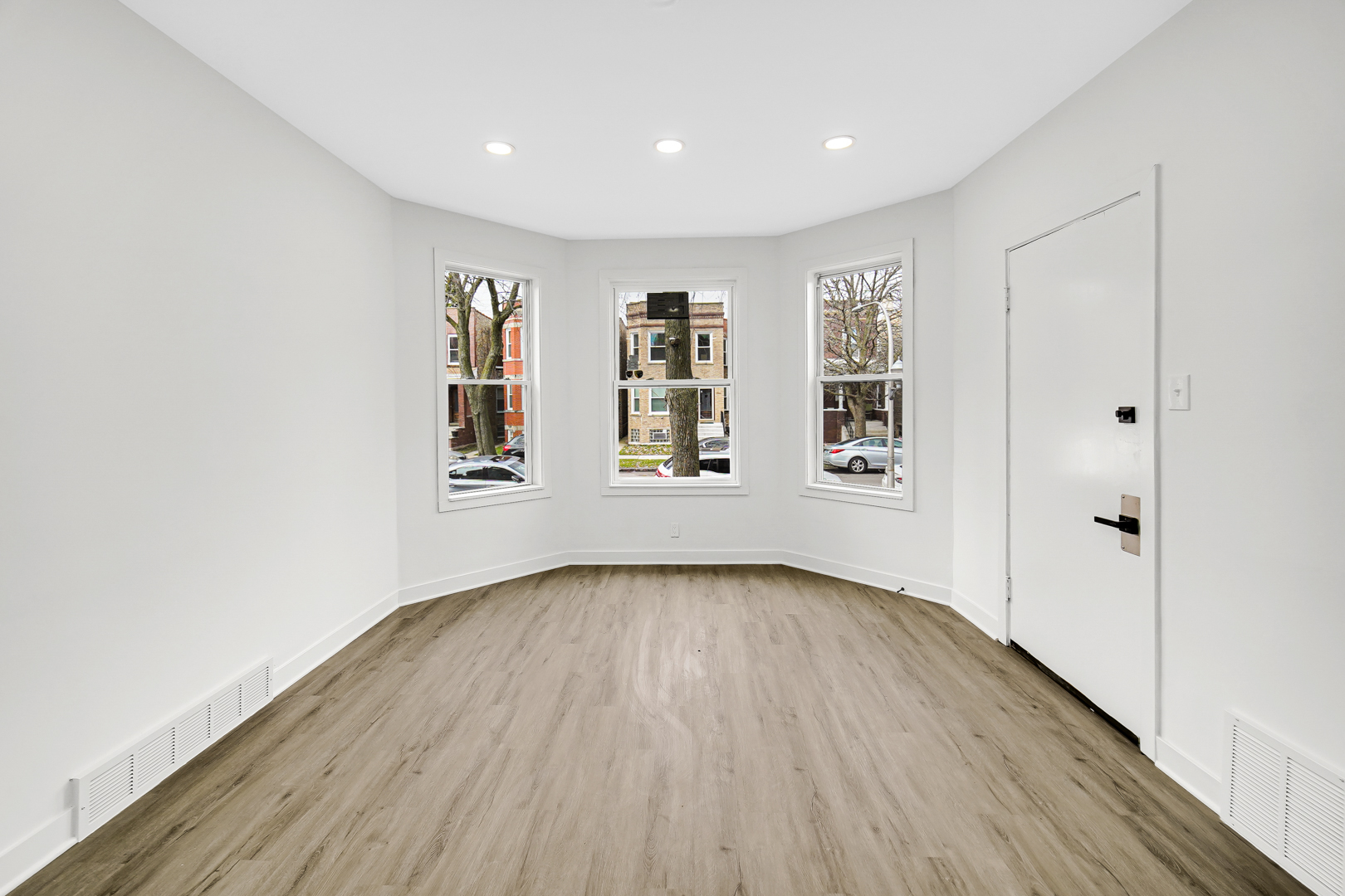 3645 N Albany Avenue