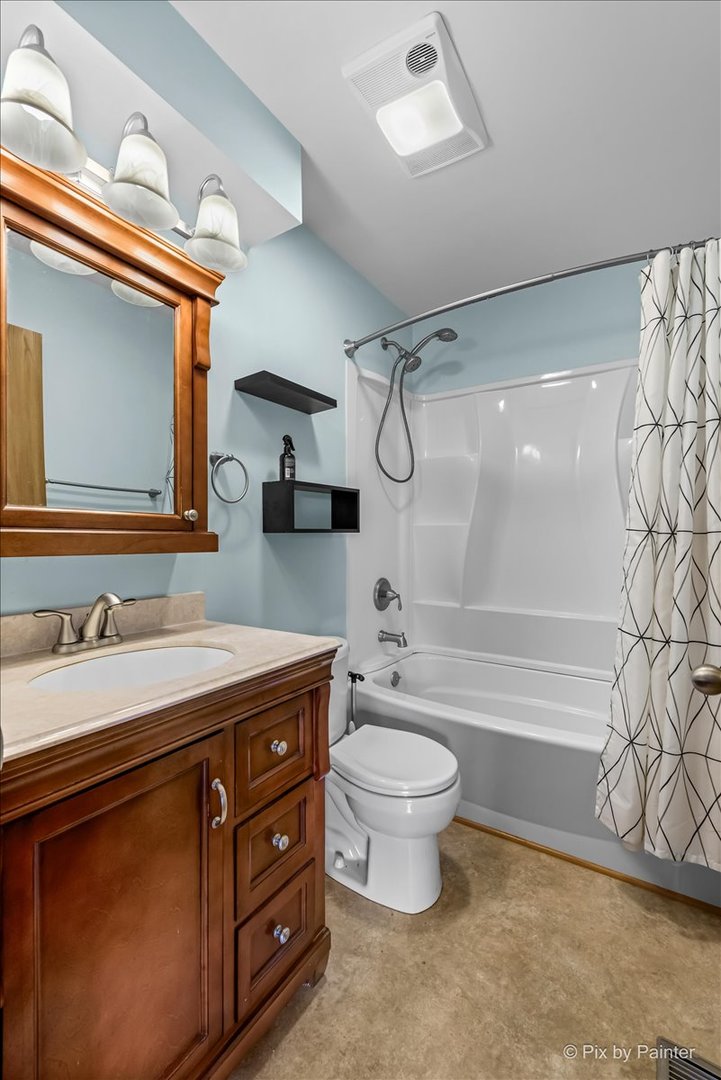 3006 E Hickory Drive