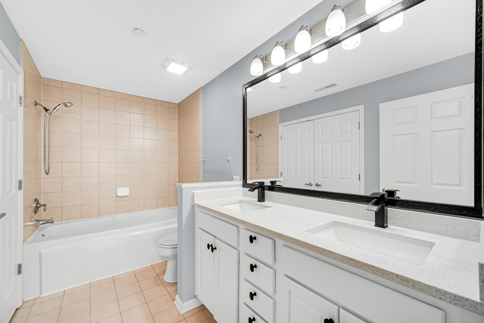 656 Pearson Street Unit: 212C