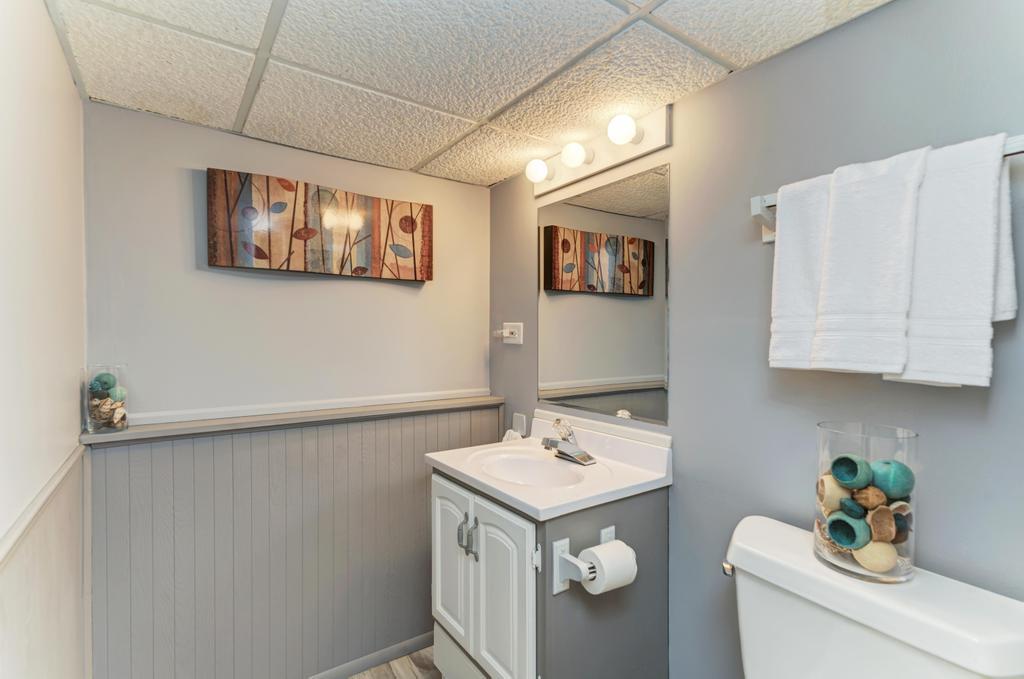 2231 N 72nd Court