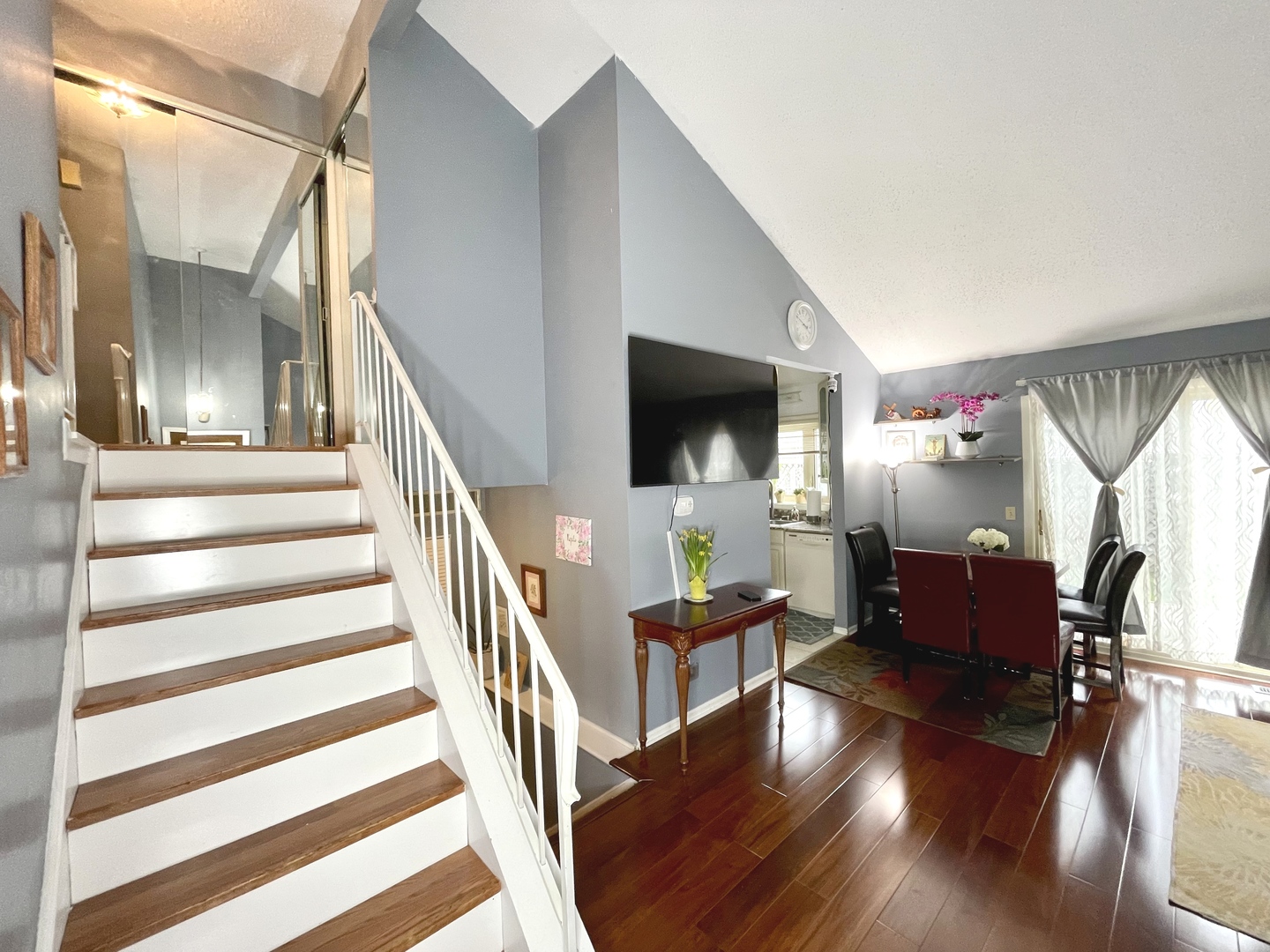 30W008 Danbury Drive