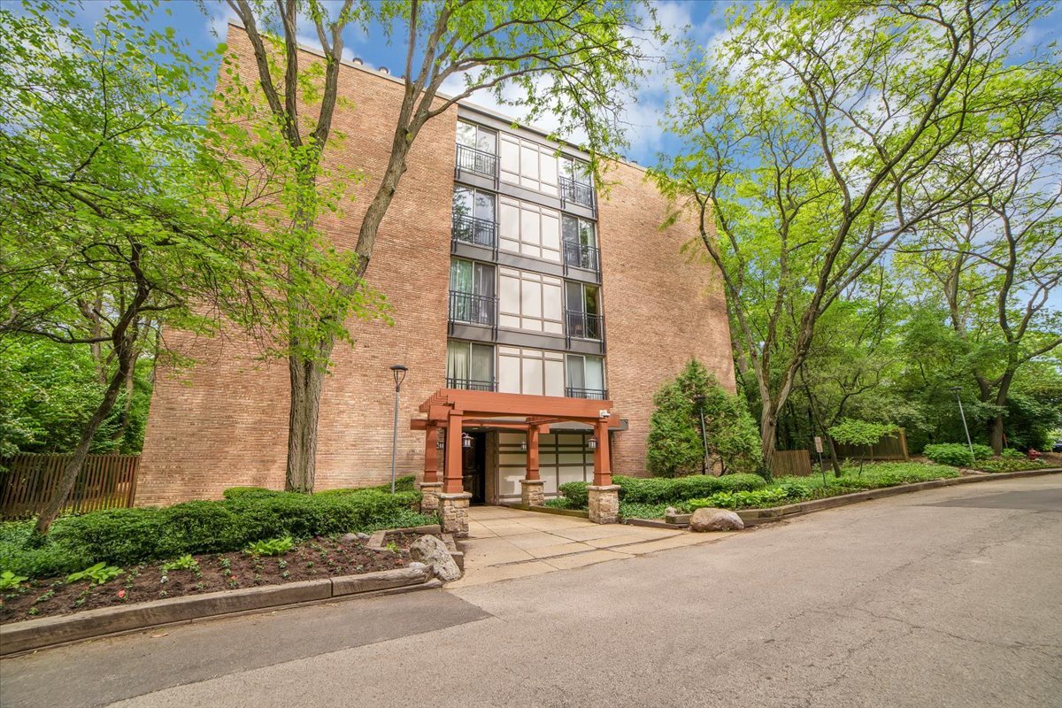 5800 Oakwood Drive Unit: 1J