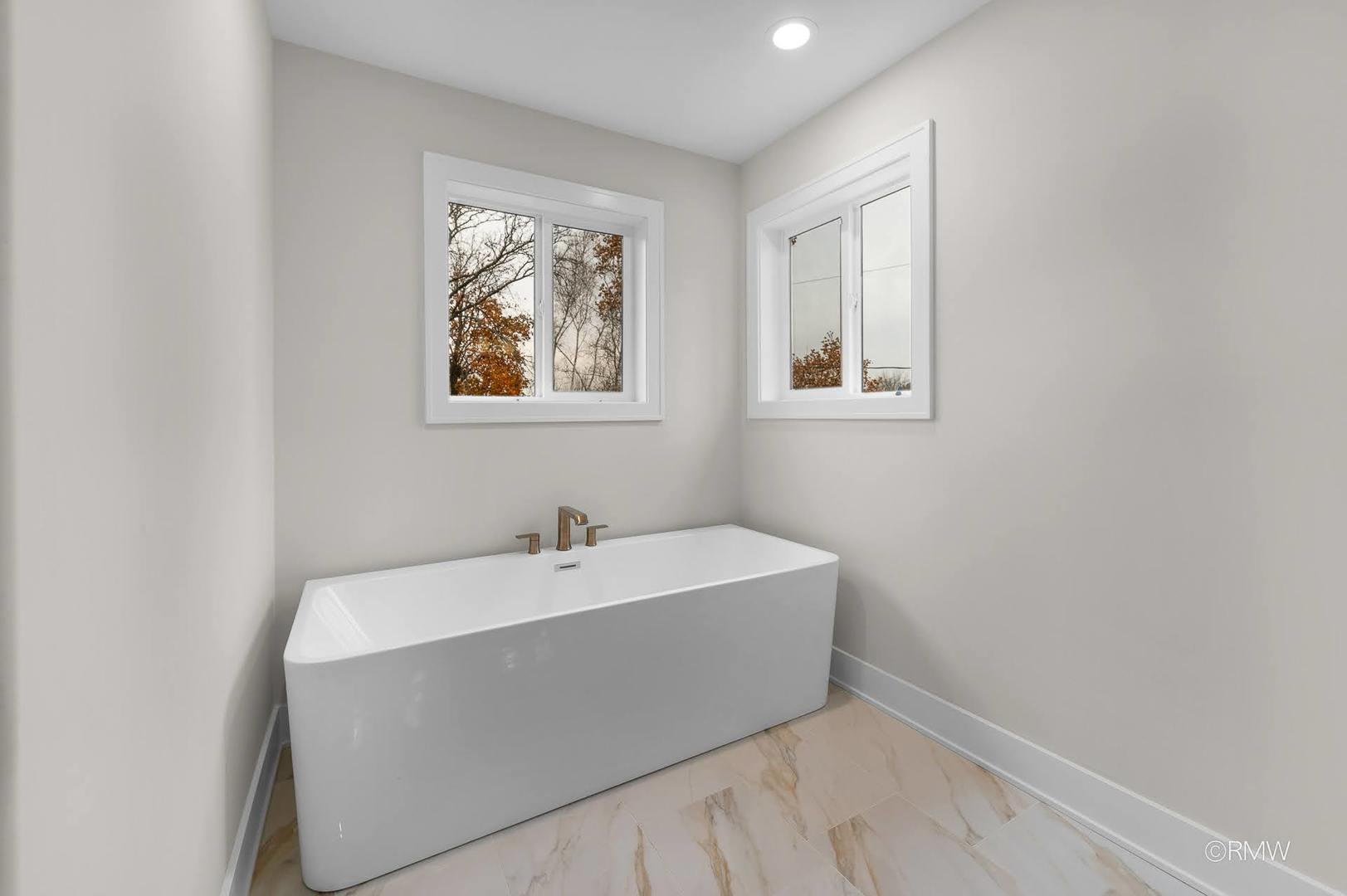 0N634 Knollwood Drive