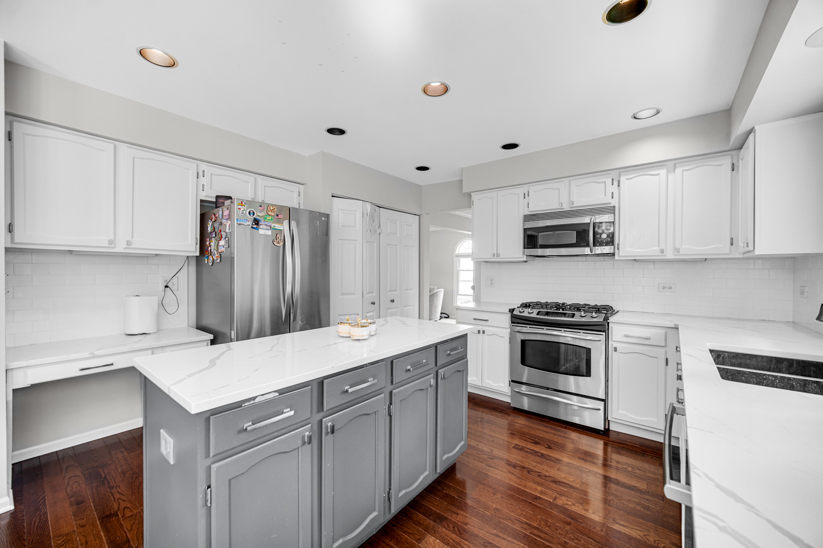 2955 Roslyn Lane E