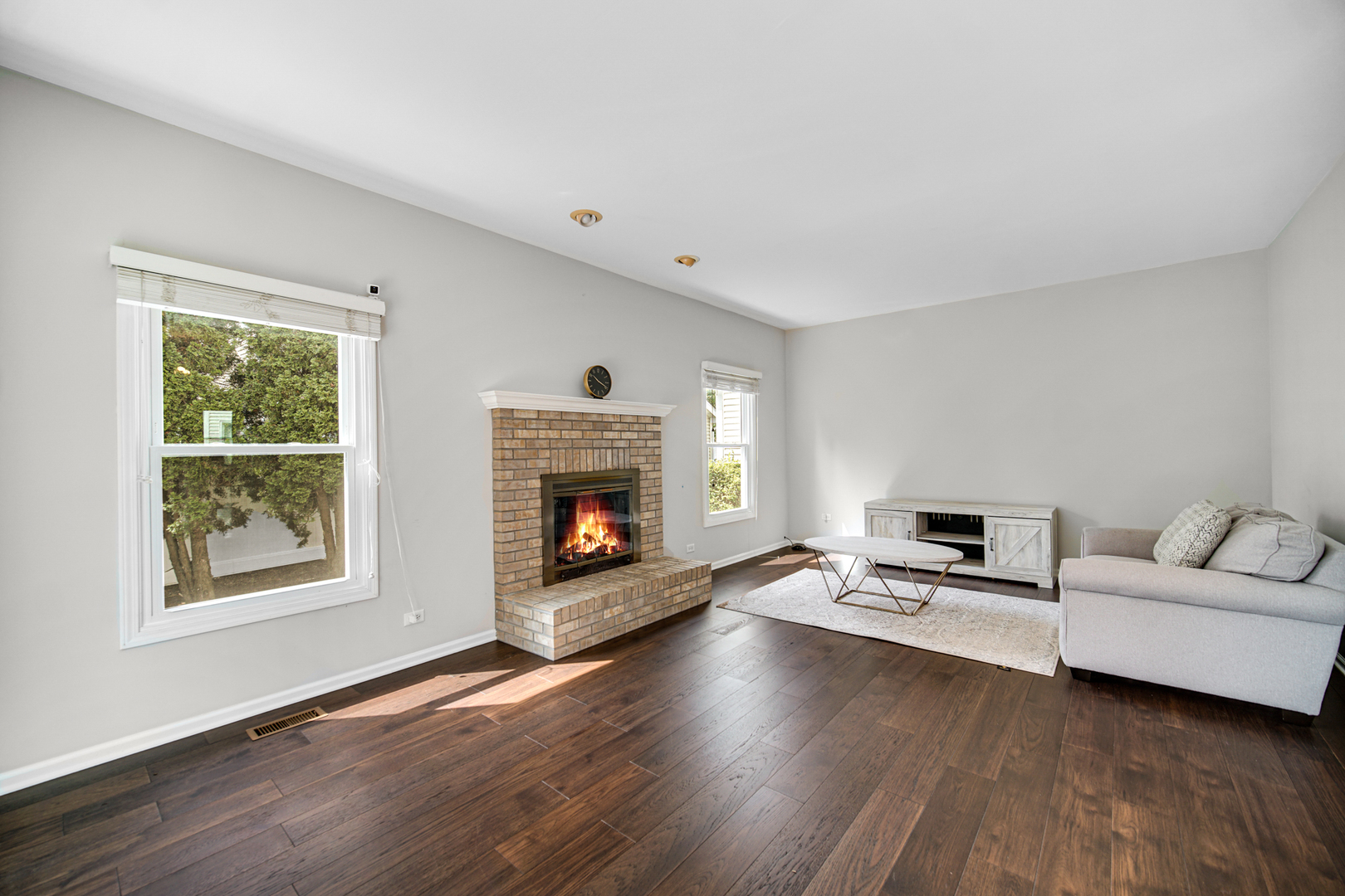 2955 Roslyn Lane E