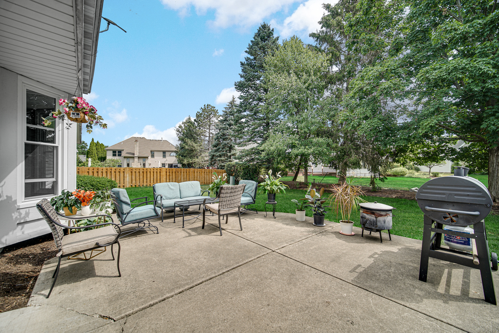 2955 Roslyn Lane E