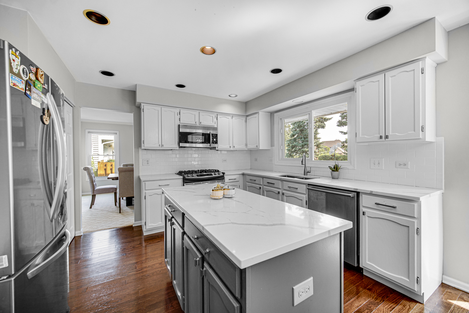 2955 Roslyn Lane E