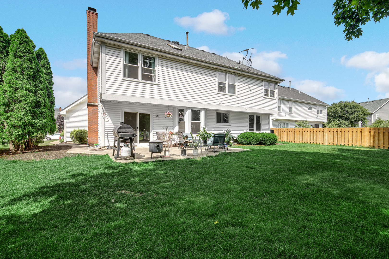 2955 Roslyn Lane E