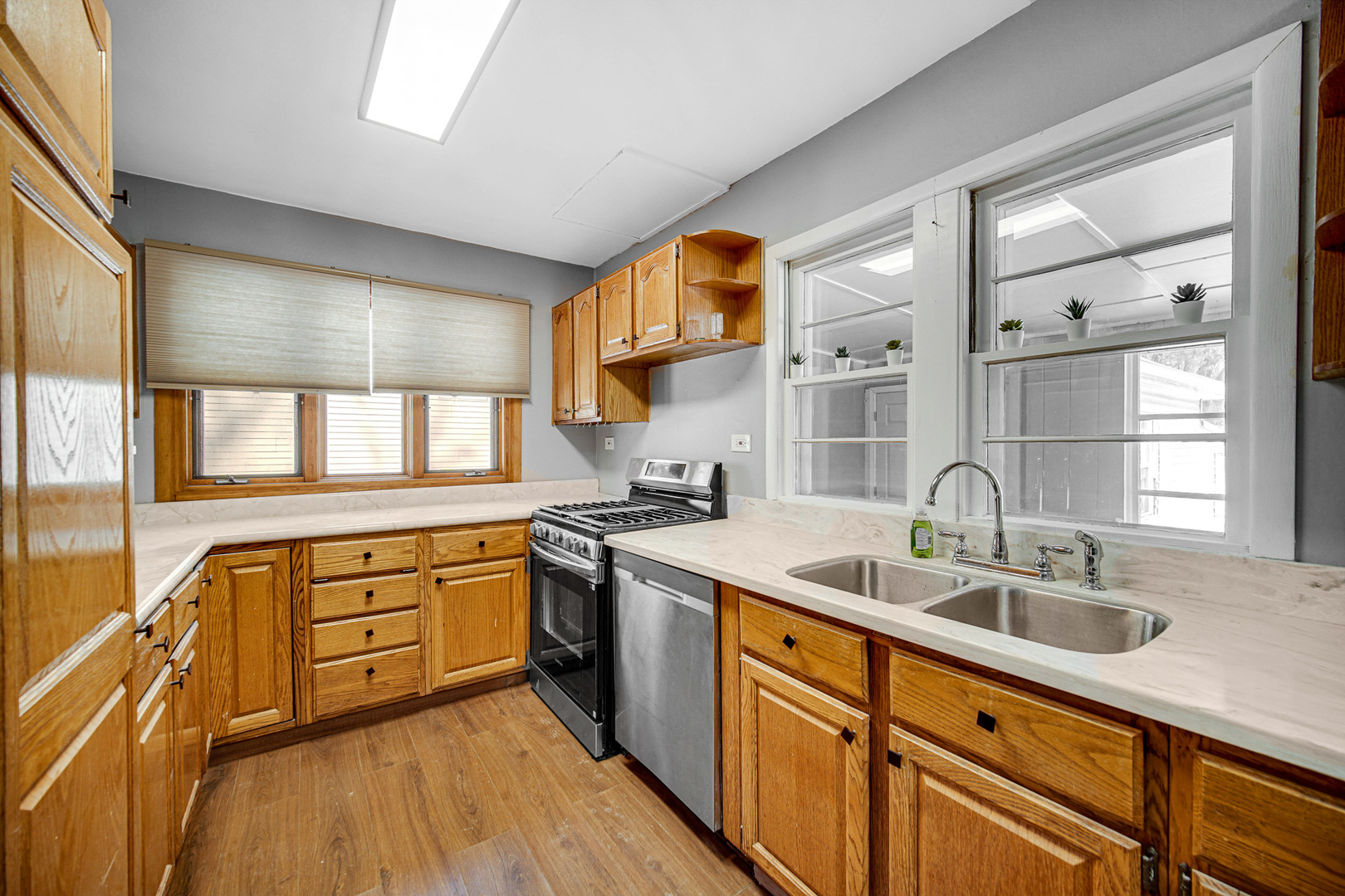 756 W Lincoln Lane