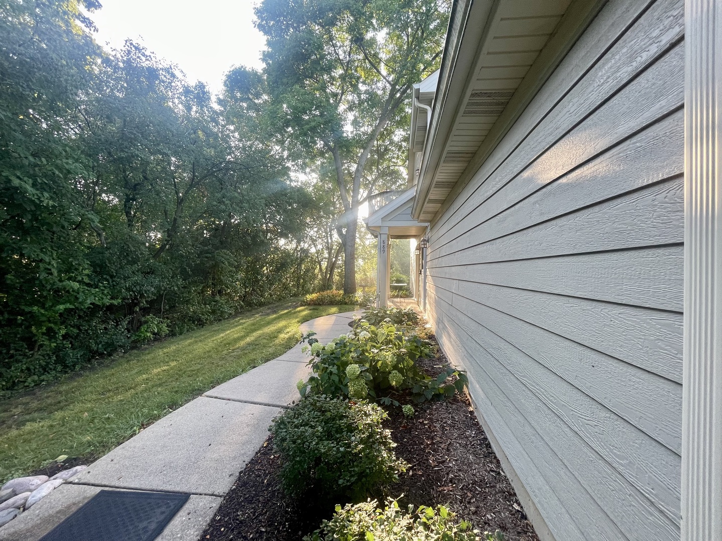 889 N Hamilton Court