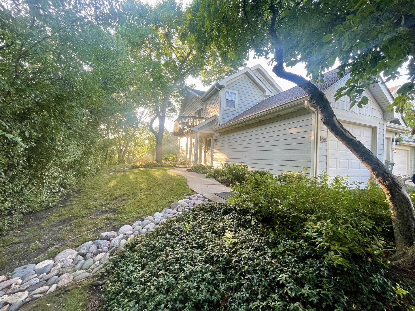 889 N Hamilton Court
