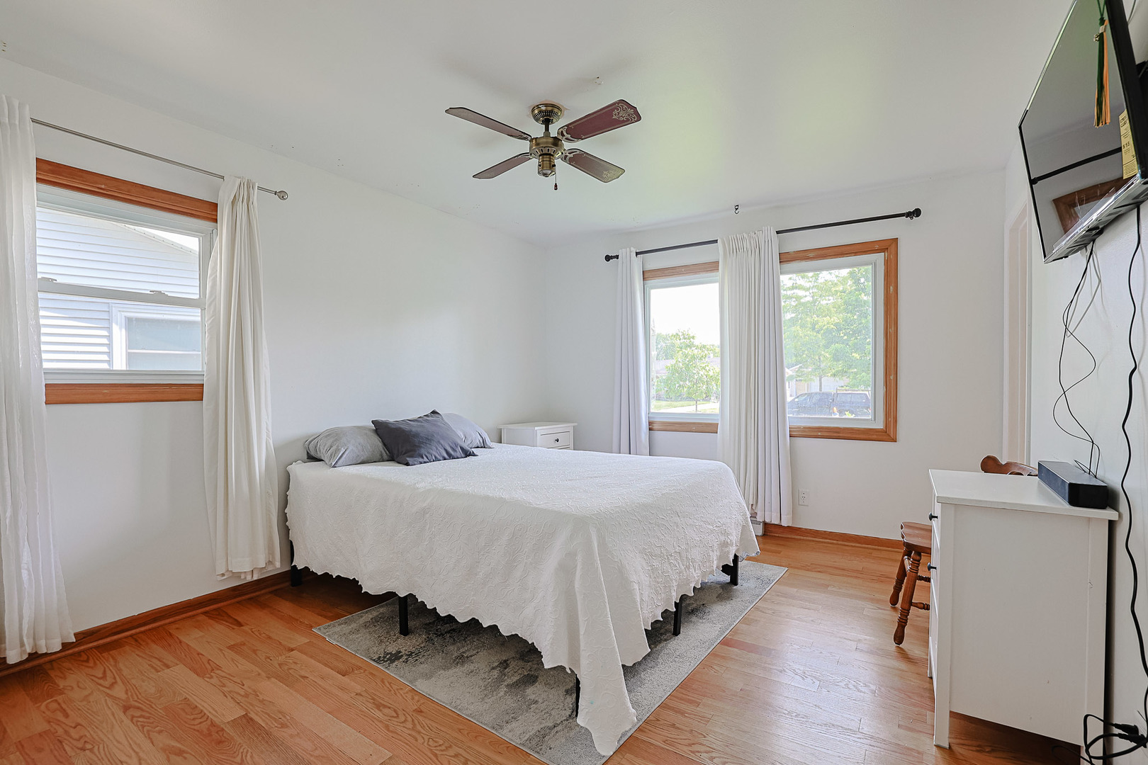 521 Edgewood Lane