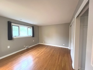 556 N BARTON Avenue Unit: 1