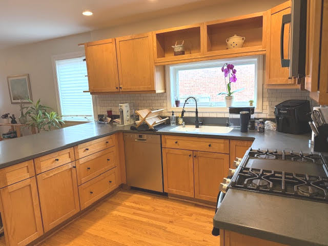 556 N BARTON Avenue Unit: 1